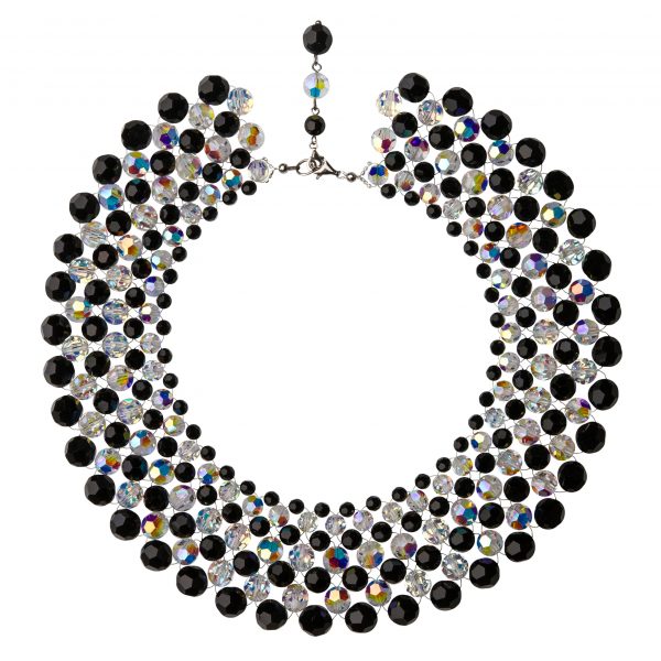 Audrey náhrdelník s krištáľmi čiernej a bielej farby s odleskami sedemradový